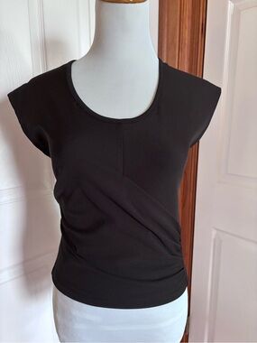 Athleta Bayview tee XS EUC Black Cap Sleeve Tank Top